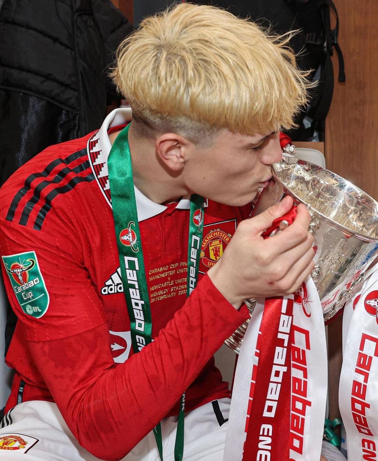 今晚那不勒斯备战欧联，强势反弹细节曝光，媒体盛赞，更衣室氛围转暖(那不勒斯新球场效果图)